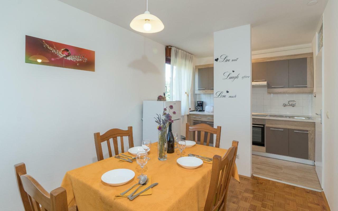 Apartment Maestral Pula Exterior photo